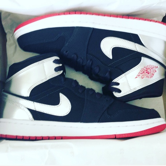 NIKE AIR JORDAN 1 MID SNEAKERS - Picture 7 of 9